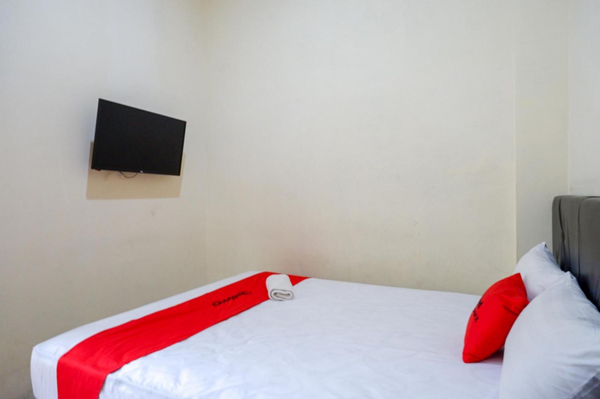 Reddoorz Syariah Near Purwosari Train Station Hotel Surakarta  Ngoại thất bức ảnh