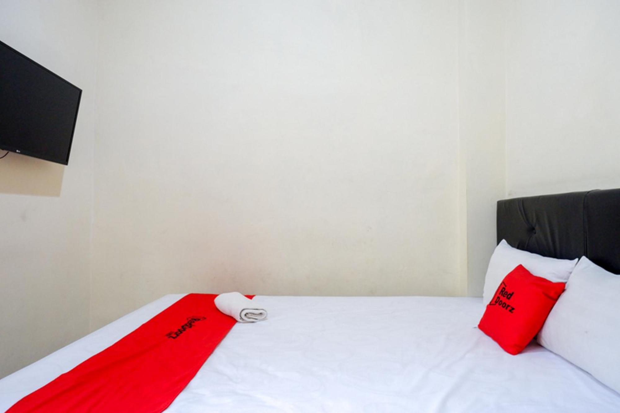 Reddoorz Syariah Near Purwosari Train Station Hotel Surakarta  Ngoại thất bức ảnh