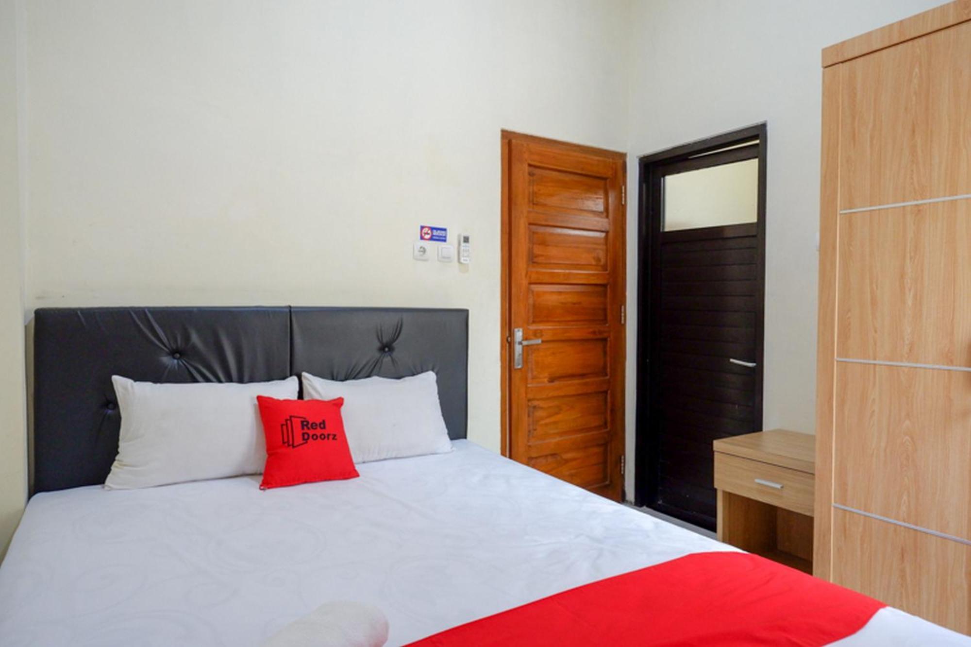 Reddoorz Syariah Near Purwosari Train Station Hotel Surakarta  Ngoại thất bức ảnh