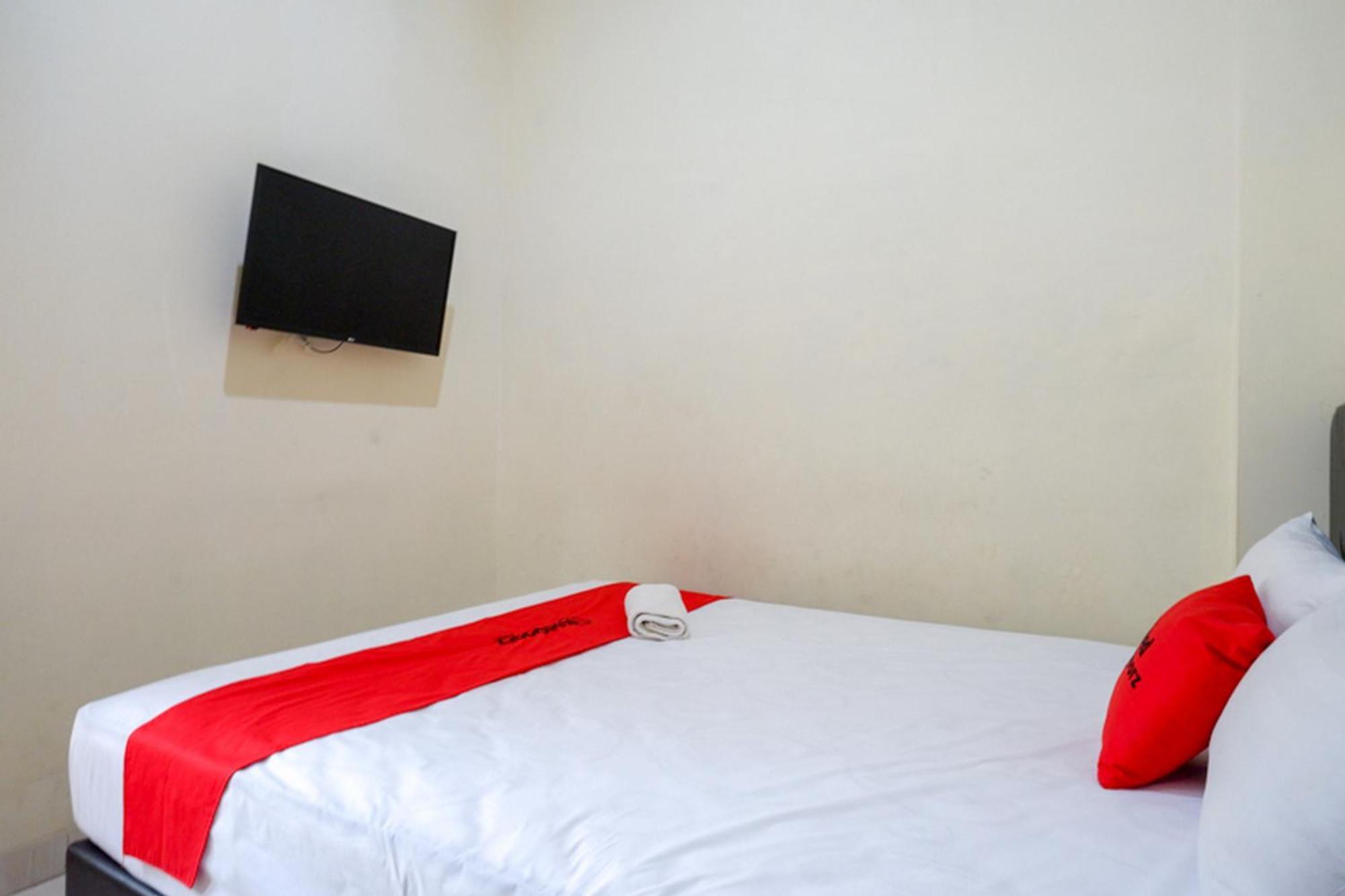 Reddoorz Syariah Near Purwosari Train Station Hotel Surakarta  Ngoại thất bức ảnh