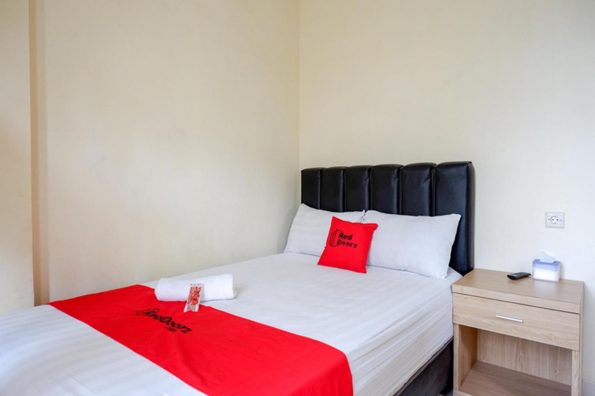 Reddoorz Syariah Near Purwosari Train Station Hotel Surakarta  Ngoại thất bức ảnh