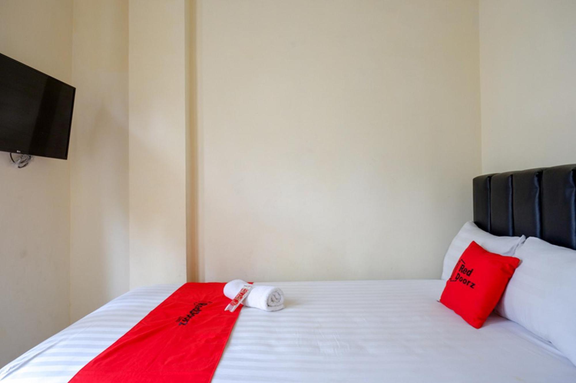Reddoorz Syariah Near Purwosari Train Station Hotel Surakarta  Ngoại thất bức ảnh