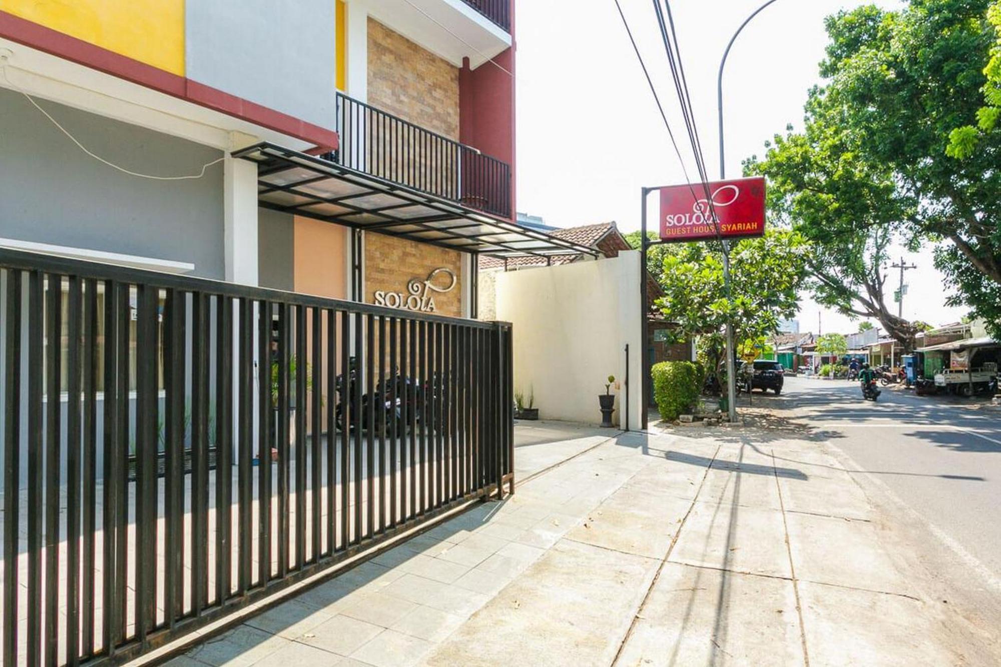 Reddoorz Syariah Near Purwosari Train Station Hotel Surakarta  Ngoại thất bức ảnh