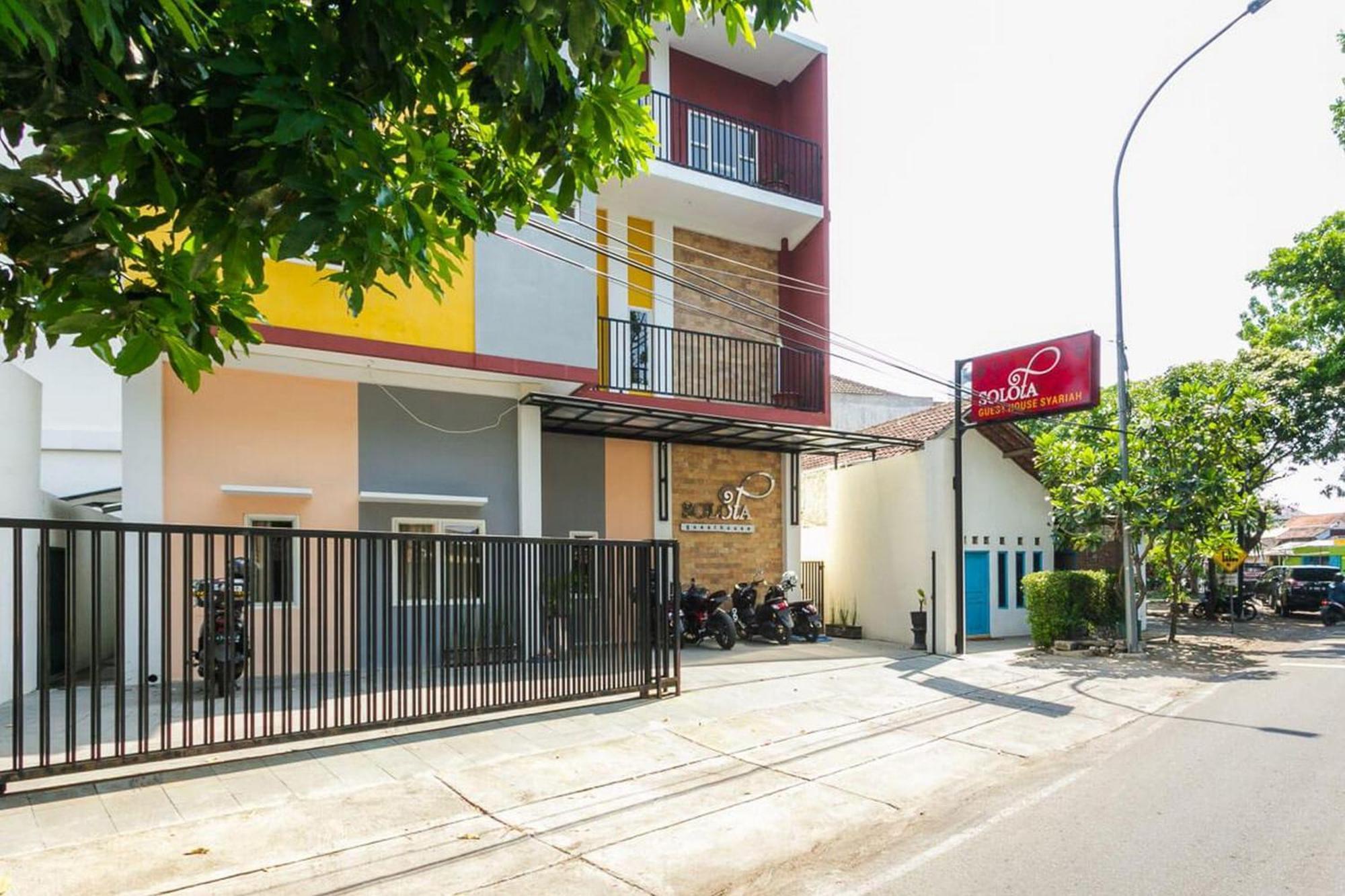Reddoorz Syariah Near Purwosari Train Station Hotel Surakarta  Ngoại thất bức ảnh